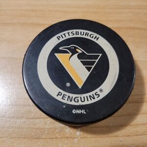 Vintage Pittsburgh Penguins InGlasCo NHL Logo Hockey Puck